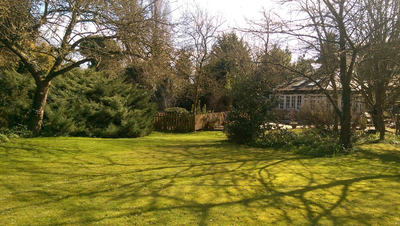 Orchard Pond Bed & Breakfast Duxford Exterior photo